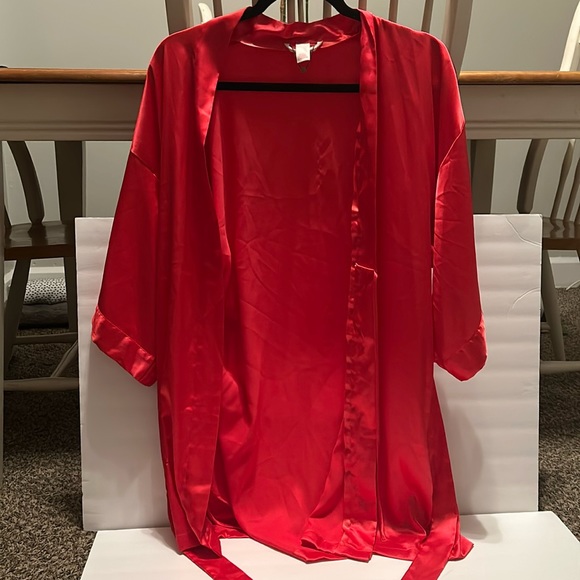 VS Satin-like Robe - Picture 1 of 5